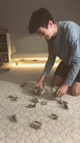 It’s fake money but this is just a funny dumb video I made a couple weeks ago to bless ur feeds with. 😉💸