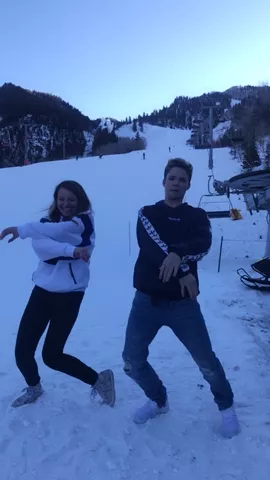 ayyee in aspen with the homie @connorfinnerty_ 💙🤟🏼💯#Dance #Talent #PattyCake #Colorado 