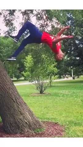 Happy Flipping Friday! 🙌🏻 What are you guys up to this weekend? #fridayfeeling #backflip #featurethis #flip