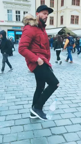 This is how you #FreestyleInPublic 🙌🏻 💯🔥 BOOM! #football #Soccer #mybestpicks2k17 #featurethis #featureme