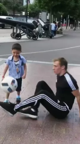 One of my favourite things to do is share my skills to the public! #FreestyleinPublic 🔥⚽️💯😃#football #skills #kid