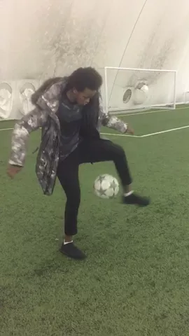 Replying to everyone who comments!😊 #Soccer #FreestyleInPublic