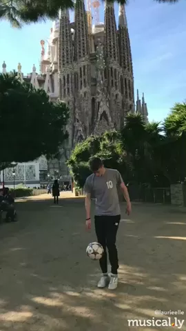 No need to pretend🤷‍♂️😂 Football trick into a dance with @laurieelle 😏 #football #dance #sports #talent