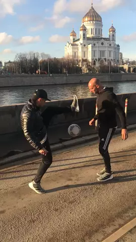 Skills in Moscow! 🤗 #football #Soccer #soccertricksinpublic #freestyleinpublic  