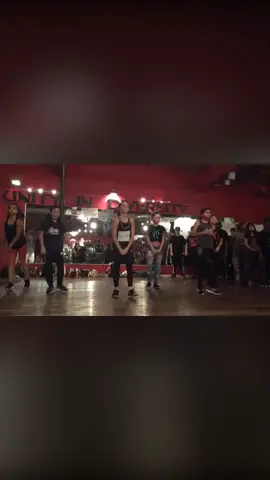 Throwback cause I love this combo! Also thank u @musical.ly for the 👑 hope u all had a great day! #dance