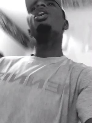 My arm lowkey hurt, from making all these unfeatured videos. 😂 #LipSync#ChrisBrown#CameToDo 