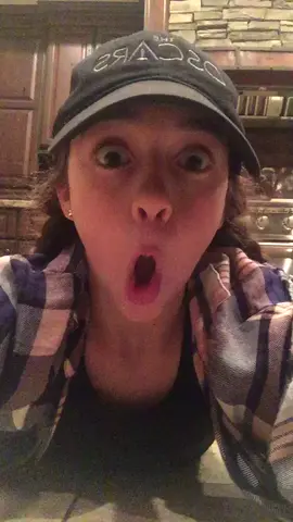 Oh my!!!!😂😂😂 #weirdo #YogaChallenge #Myface😂 Comment below ur favorite emoji!😘😂❤️💩