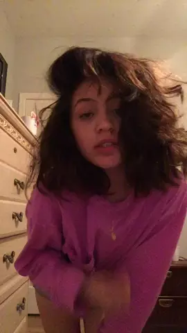 I’m literally in pain I hit my funny bone 😩😩😩😂😂