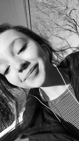 am i @frejamusically yet? 😂 AND THANK YOU FOR 9.6K!! ON OUR WAY TO 10K BABIES💞💞💞