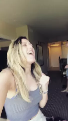 HOW TO SING TAYLOR SWIFT!! 🎤🤦🏼‍♀️🎼 @monicagartner #FeatureMe #TaylorSwift #Singer #Music #Funny #Cover