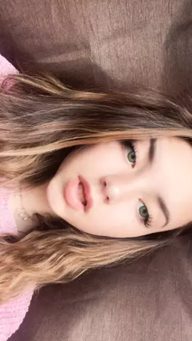 hi i kinda dig me w green eyes tbh