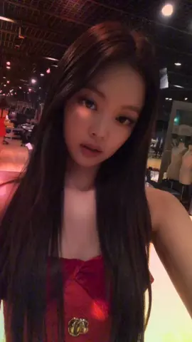 Join the #JENNIESOLO challenge on TikTok, show me your best dance using JENNIE's exclusive filter🤗