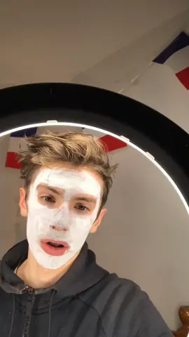 Masque time parce que les boutons ça va plus😂 Vous avez des boutons vous? Oui:😭 Non:😅 #pourtoi
