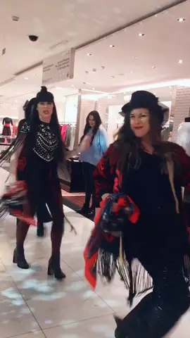 Gypsy dancers in Selfridges 😍❤️ #uk #london #selfridges #dance #gypsy #foryou #shoppingmall