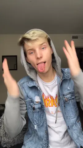 am i on the “for you page” or your “following” page 🤔 #lipsync#foryoupage#dance#trend#viral