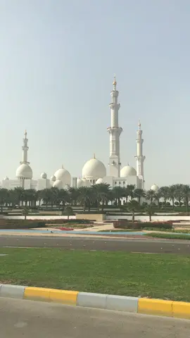 #sheikhzayedgrandmosque #abudhabi #mashaallha #uae #yearoftolerance2019