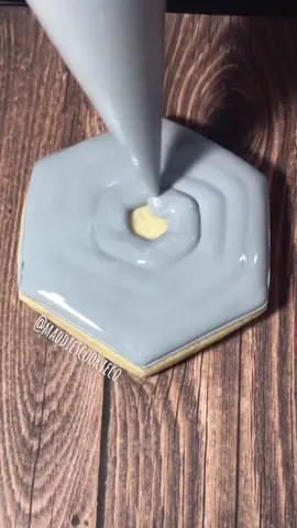y’all know I love a good #reverse vid ⏪ #cookie #cookiedecorating #satisfying #foryou #grey