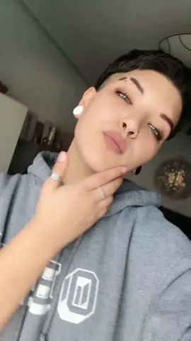 Que sonrisa y cara de pillo tienes ❤️💚
