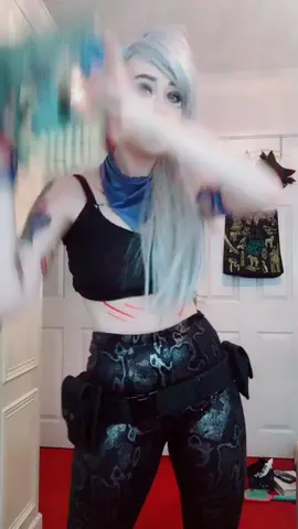 What’s doing videos if you don’t do a goofy one 🤷🏻♀️ #velociraptor #velociraptorblue #cosplay