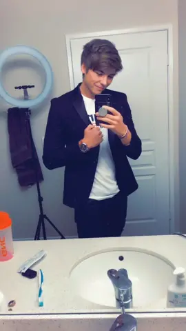 Would you go on a date with me using this outfit? 😉🔥 #foryou #outfit #runwayready  / Ínstà: javilq