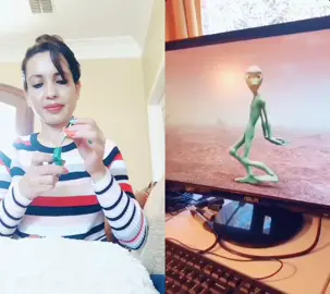 u rock super granny 😍💃 #duet with @rickychainz #foryoupage #rockstar #granny #tiktok #expression