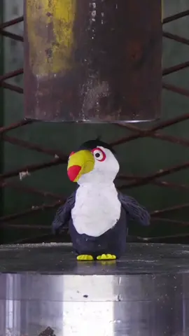 Extremely dangerous toucan! #playdoh #satisfying #mustdealwithit