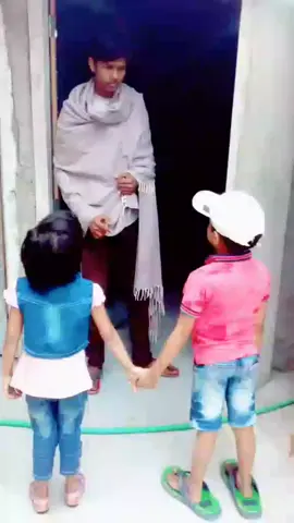 Usse bhi bekar hai ye ladki...😜😸#t #15svines #funny #tiktok #UnbottleApnaSwag #tiktokindia @tiktok