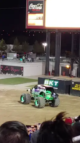 #gravedigger #monstertrucks #backflip #lasvegas #monsterjam