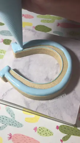 a horseshoe but squidward colored 🦑 #cookiedecorating #HowMafiaWorks #satisfying