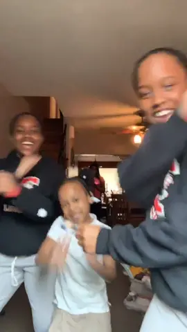 Aye can your lil cousin dance like ours? 😃🔥 @khamoricool