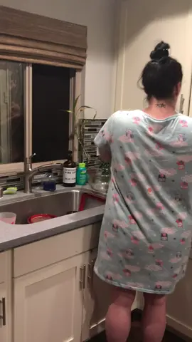 How she ganna just eat her pops like i just didn’t BLOW ASS??!!