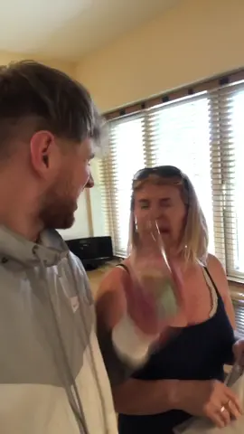 WET ME!!!! 😂😂😂 #hanbygang