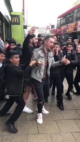 Met some fans in public.... showed them some crazy magic 🤣😍😂 #uktalent #ukcomedy