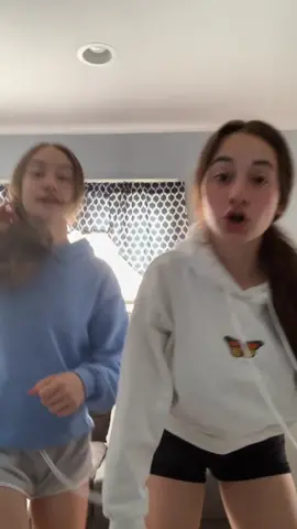 we hate our hair so get us on the fyp #foryou #foryou #hair @juuliamarcato