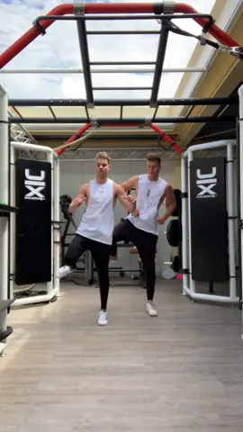 Make this go Viral... Took us over 10000 Tries 😂🔥 #beatiktoker #foryou #gymshark @ramonvermaas