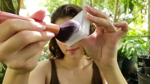 brushing in my garden~ #asmr #asmrsounds #asmrvideo #makeup #satisfying #oddlysatifying