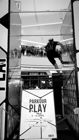 Hard or easy 🤔 ? #viral #featurethis #tiktok #foryoupage #parkour #australia #spiderman #fun #mall