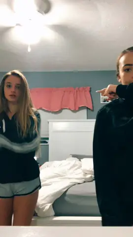 new dance trend pt.3? @thadollmya #fyp #foryou #foryoupage #workfam #realitea #PeaceProps #wemadeit