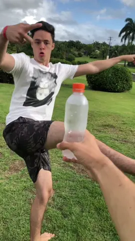 A mão do Nicolas passa bem! #bottlecapchallenge #challengeaccepted
