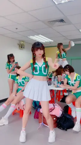 好魔性的BGM😆#神奇萬能舞 #净化空气舞 #一見踊ってるだけに見える人