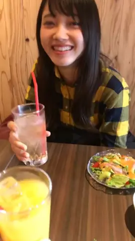 おつかれ、がんばれ的な事言いながら何回も乾杯するの恒例になってます🙆‍♀️笑 #彼女 #おすすめのりたい #乾杯 #彼女は美人彼氏ぶす