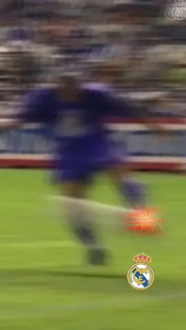 🔥⚽️  WHAT a left foot, Roberto Carlos! BANG! #tiktok1año #TikTokDeportes #llegogiphy #Soccer #goal