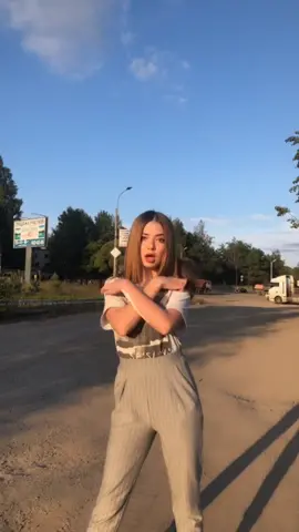 Если снять под этот трек, можно попасть в #рекомендации и найти свою вторую половинку😍 #оназвезда