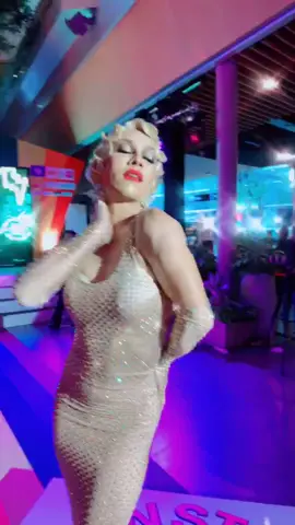 สวยไม่สวยไม่รู้ ท่าเยอะไว้ก่อน