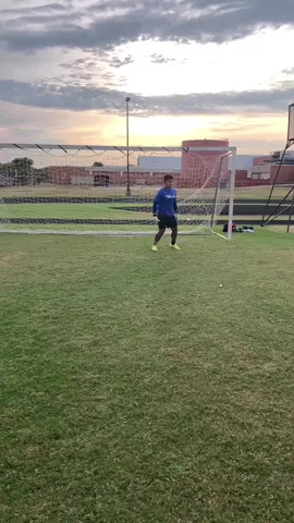Always on that grind ⚽️🧤🔥 #gk #goalkeepertraining #gktraining #arquero #porteros #gks