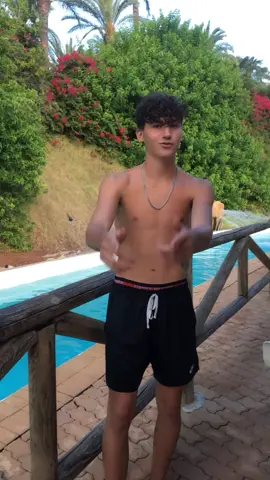 Que caras pongo 😂 esque no escuchaba la canción jaja