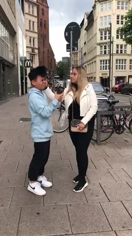 Kiss or Slap, wollt ihr noch ein Teil? 😬 #foryou #foryoupage #viral #fürdich #kissorslap #fyp #girl