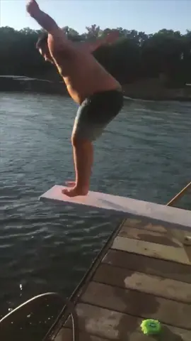 Tony made quite a splash with his diving skills 😂 (ig: bigant_22) #jump #fail #funny