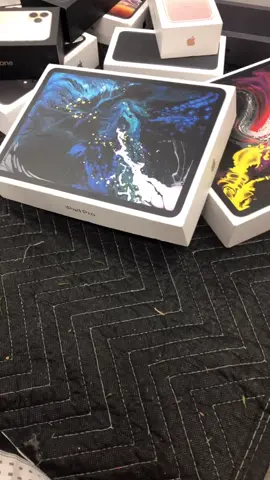 When your friends are rich but you’re still using an iPhone 4 #apple #iphone #rich #iphonex #iphonexr #iphone11 #ipadpro  @wauconda_broke_boy