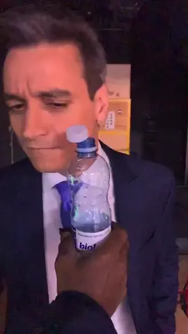 Nunca subestime o poder de um nariz! #bottlechallenge